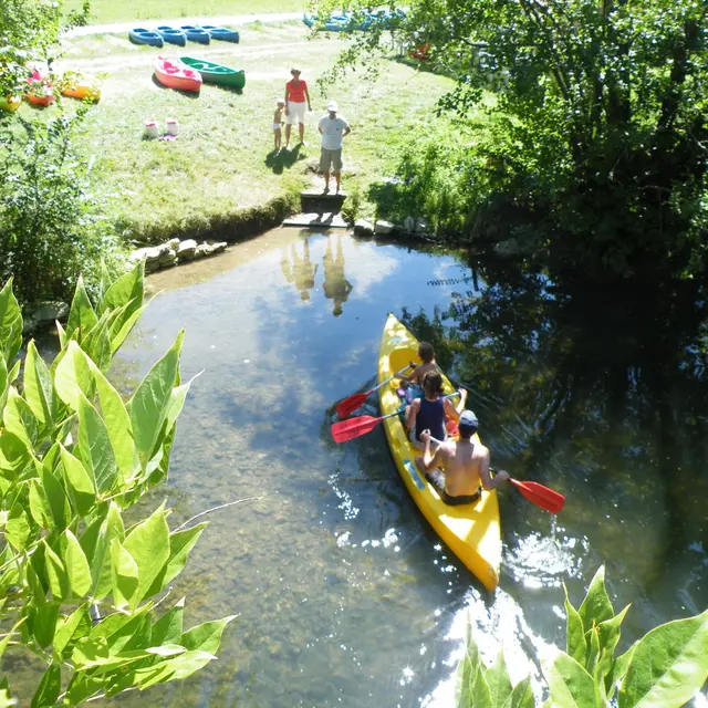 canoe prêt du bord de dronne