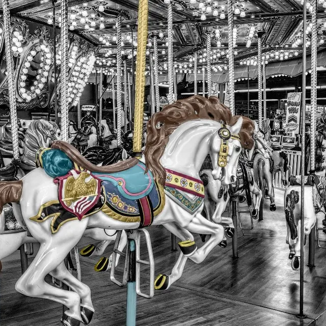 carousel-168125_1920
