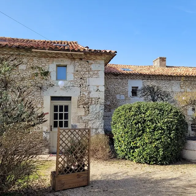 la façade du gîte Dianne, mitoyen au gîte Paulick
