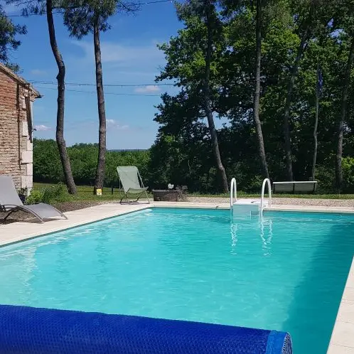 gite-picherie-montpon-piscine