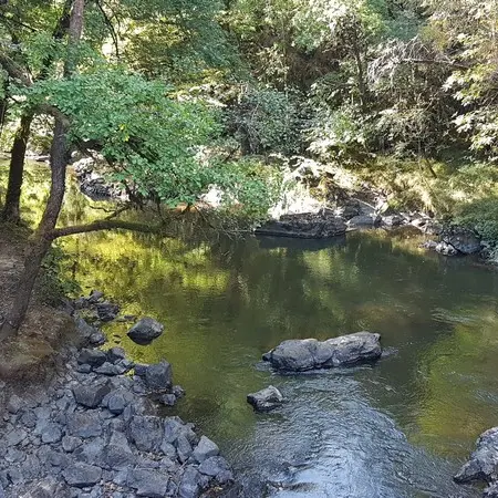 gorges-auvezere-riviere