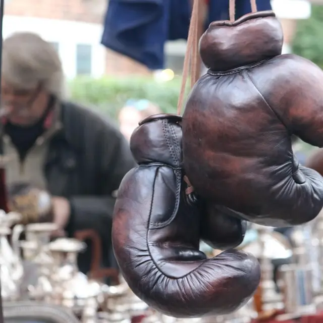 glove-3391582_1280