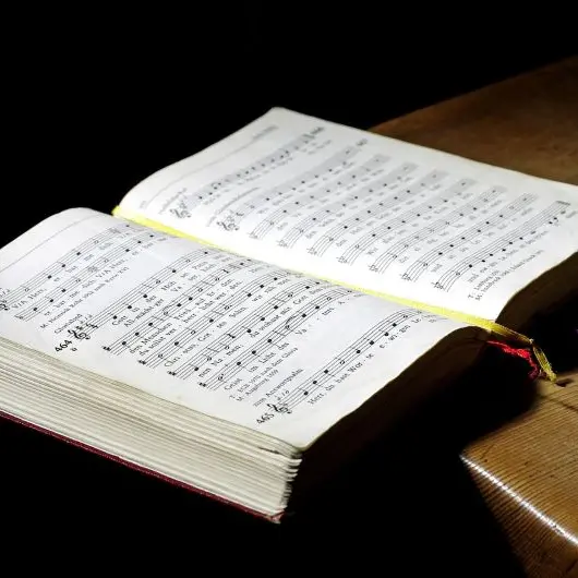 hymn-book©Wolfgang Heuberck de Pixabay