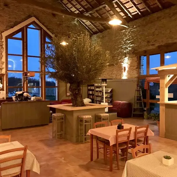 intérieur restaurant ©AuChateaudEau (7)