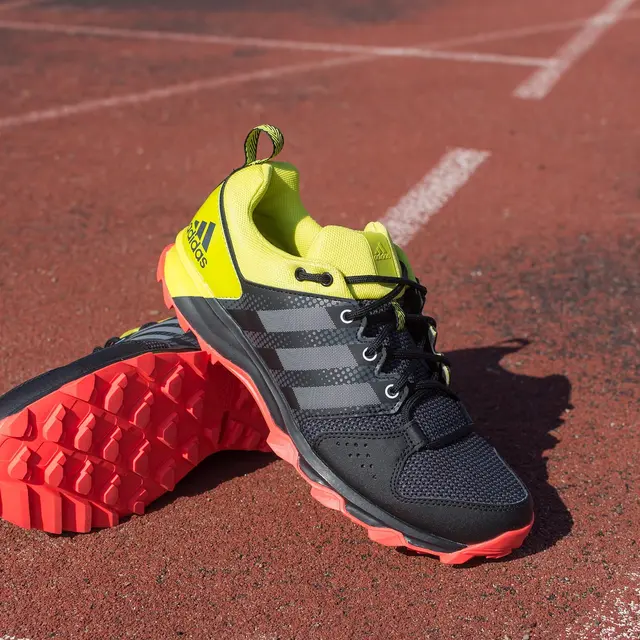 metaliza01-boots-2309280_1920 (1)