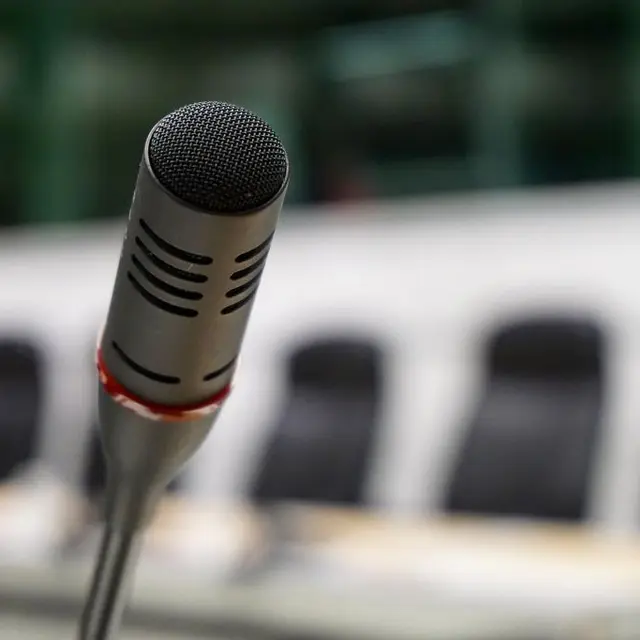 microphone-704257_1920