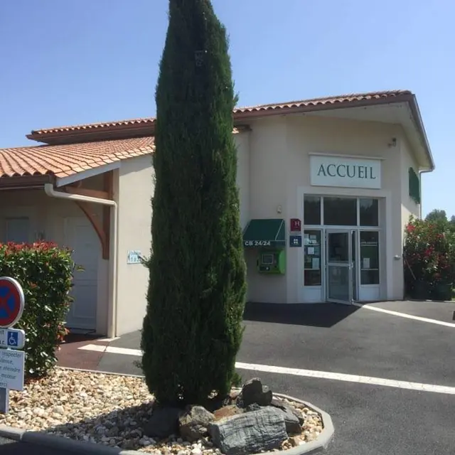 natur-hotel-ménesplet-entrée