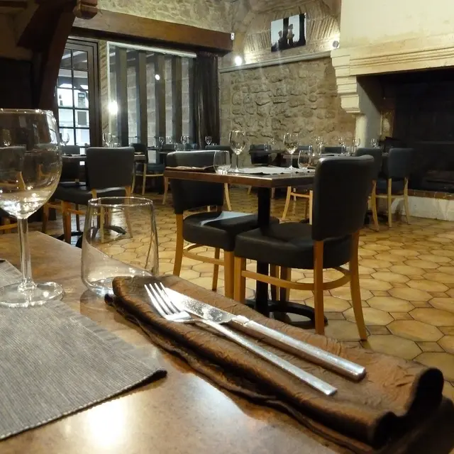 restaurant-opetitgavroche-montpon-salle-couverts
