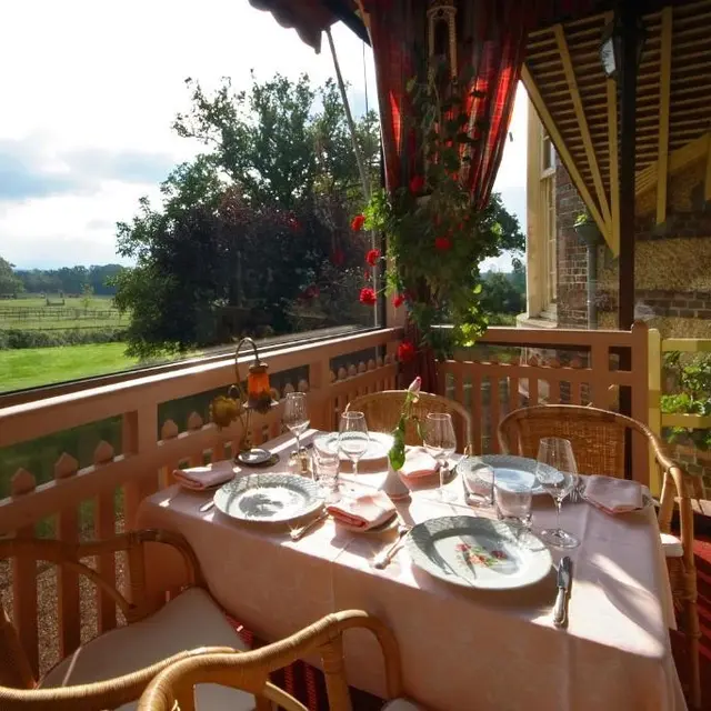 Château de la Rapée - salle de restaurant terrasse