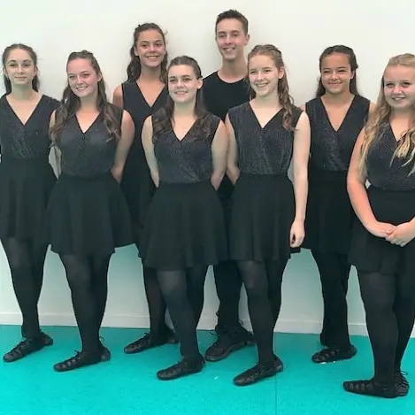 Groupe de danseurs et danseuses français