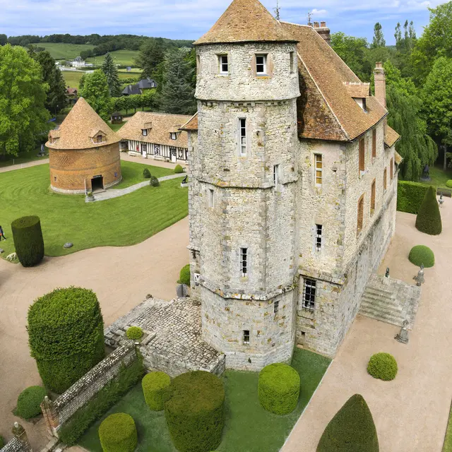Tour du château et colombier copie