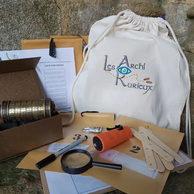 1-VISUEL-BROCHURE-+-SITE-INTERNET-kit-de-jeu-de-piste-à-Locronan