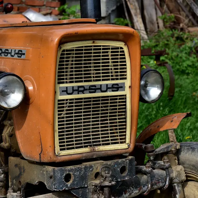 Défilé de tracteurs et véhicules anciens - Peumerit - Pays bigouden