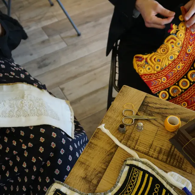 tradition costume broderie - Pont-l'Abbé - Pays bigouden