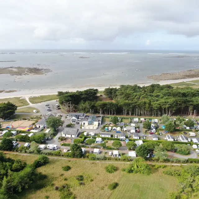 Aire camping car - Camping Le Grand Bleu - Pays Bigouden - Bigoudenjoy