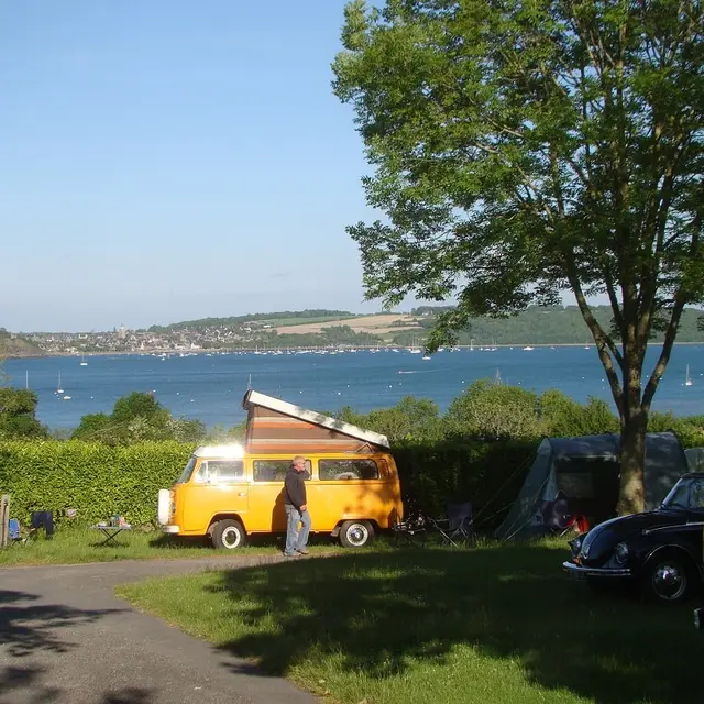 Camping-Le-Rivage-Le-Minihic-van