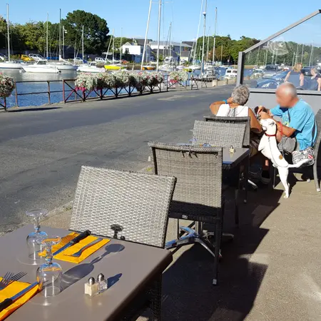 Café-Restaurant-La-Marine-Pont-l'Abbe-Pays-Bigouden-Bigoudenjoy