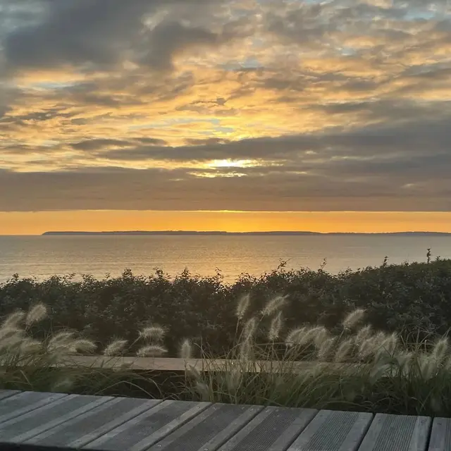 Crêperie au tas de sable vue plage