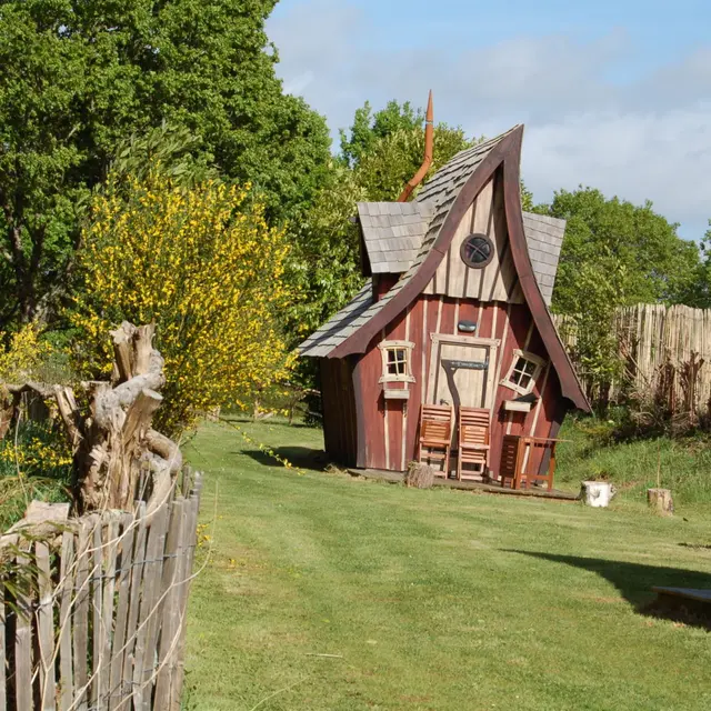 Les cabanes et Kotas du camping de Trézulien