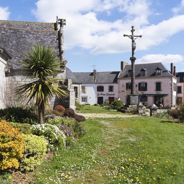 Le bourg de Poullan sur Mer