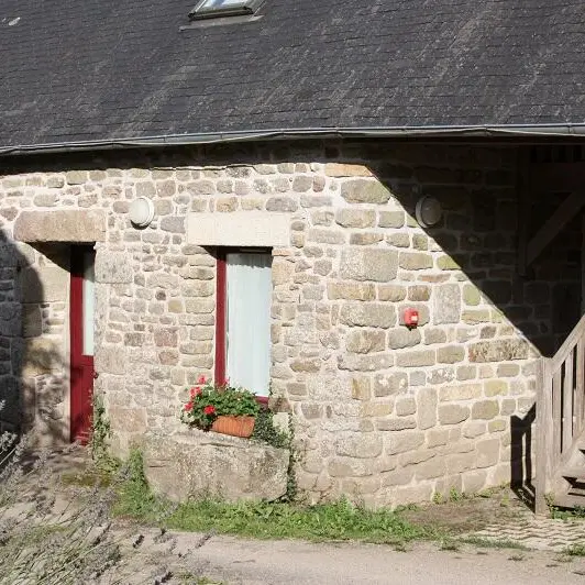 Location gîte Lesvaniel Vallée3