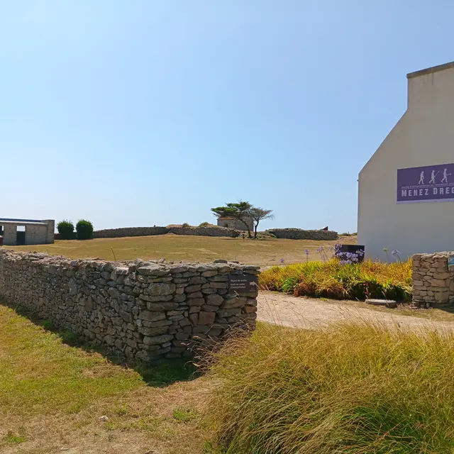 Sites archéologiques de Menez Dregan à Plouhinec