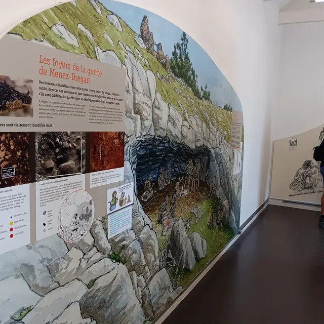 Centre d'interprétation des sites archéologiques de Menez Dregan à Plouhinec