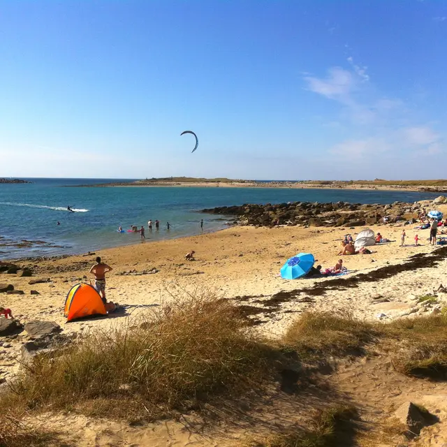 Pleumeur-Bodou : LE DOURLIN, la plage en été