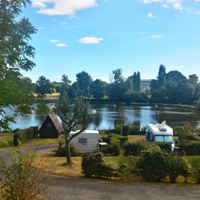 St-Aubin-du-Cormier-Camping-Emplacements