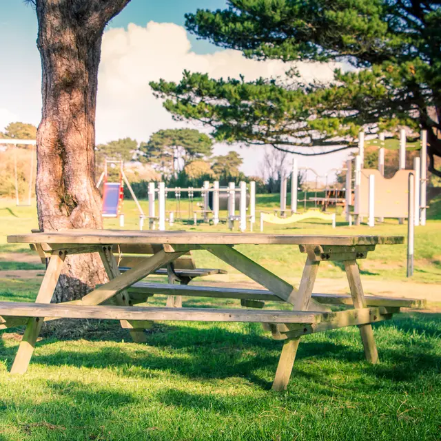 Tables pique nique Aire de jeux Poul Palud