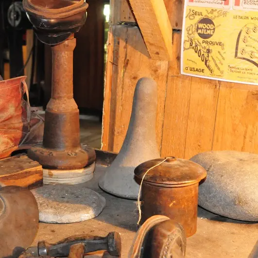 Tinteniac-Musee-de-l-Outil-et-des-Metiers-Atelier-du-cordonnier