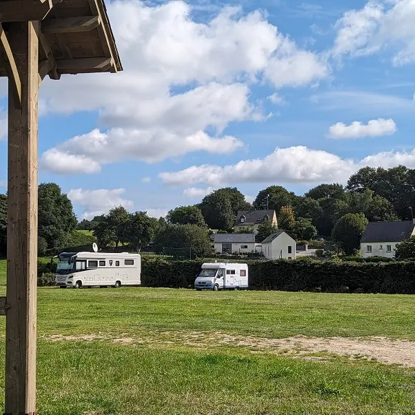 aire de stationnement - camping-car - Montertelot - Morbihan