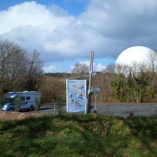 aire_accueil_borne_service_camping-cars_parc_radome_pleumeur_01