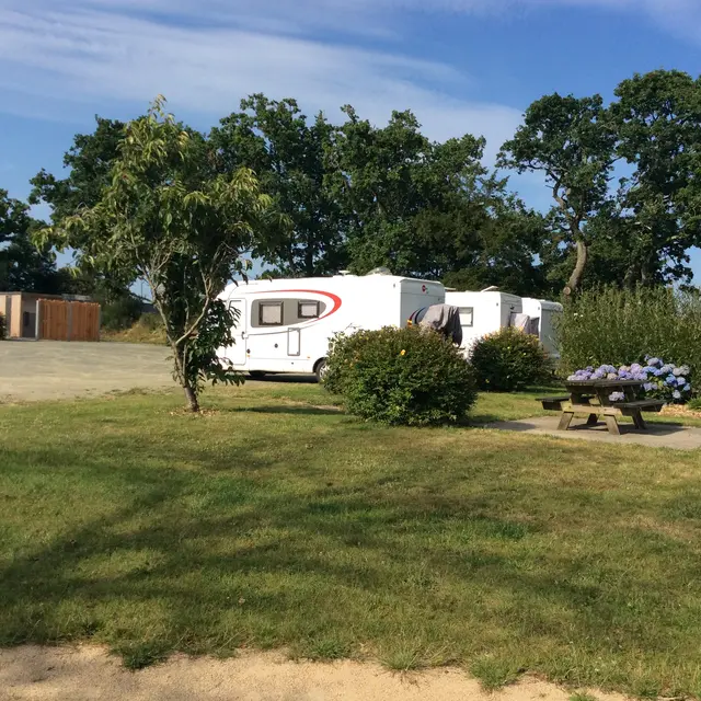 aire camping car Plouaret 2024 - l'aire de stationnement