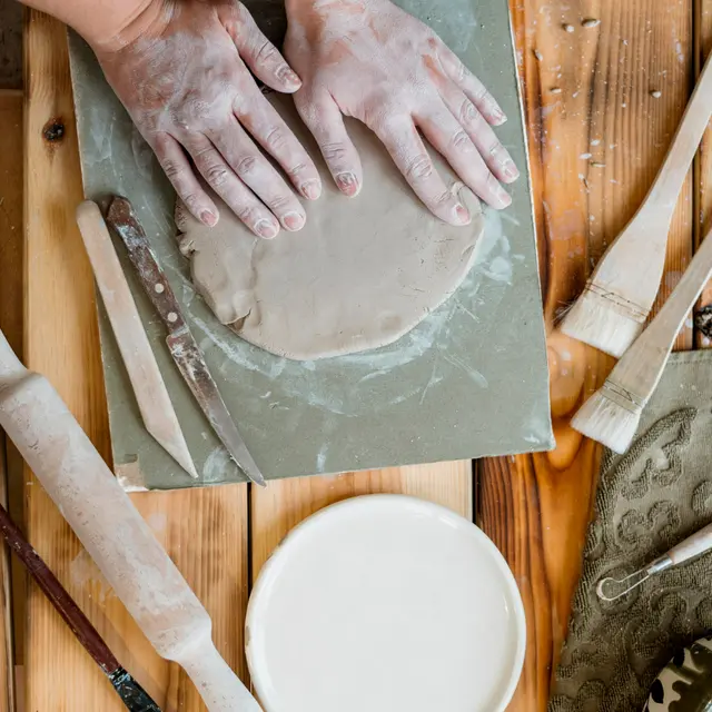 atelier stage poterie ceramique ©freepik