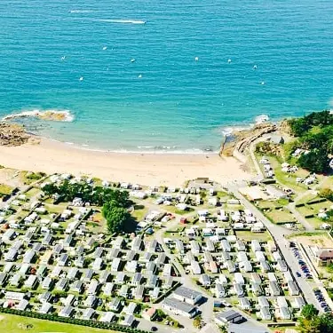 camping-port-blanc-dinard-vue-ciel-drone-mer-face-mer