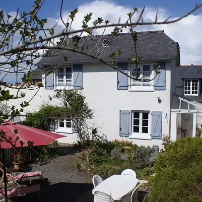 maison aux volets bleus