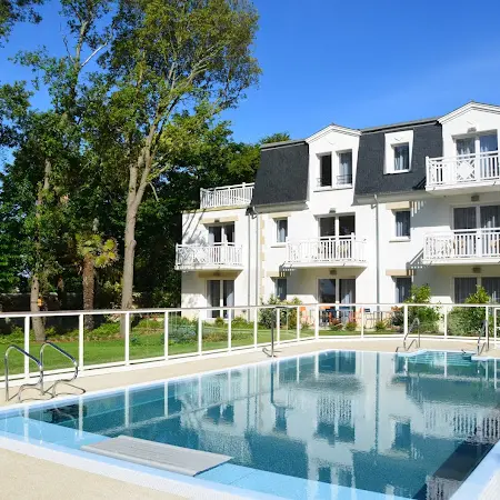 façade Nohée et piscine