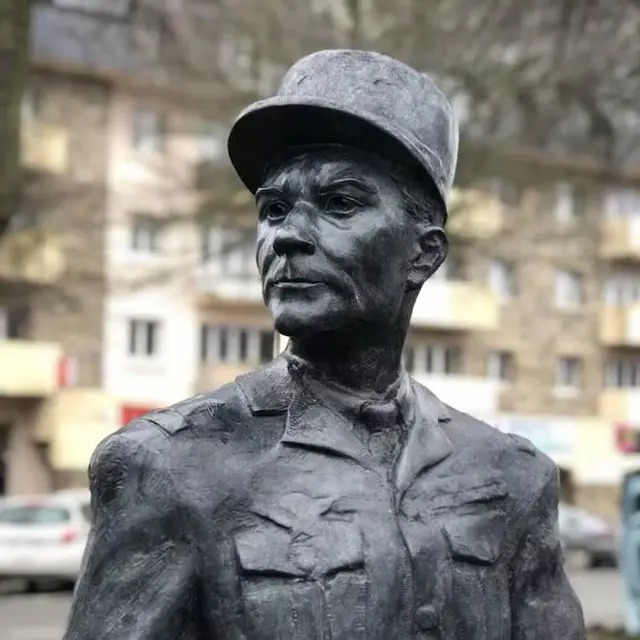 général bollardière