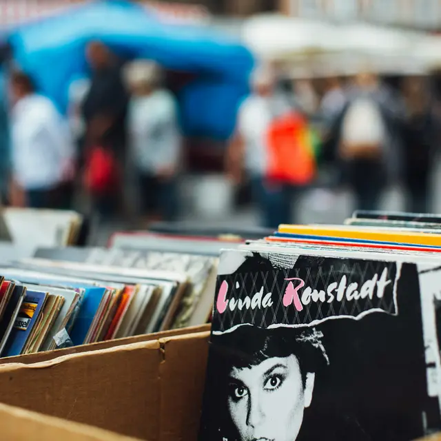 Brocante - Place du Meneyer