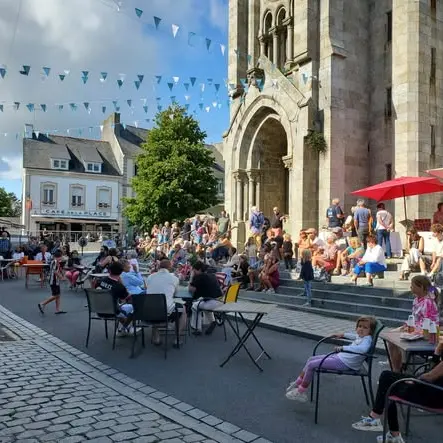 Place église_marché créateurs 2025