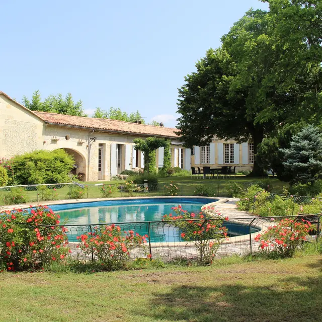1 maison et piscine