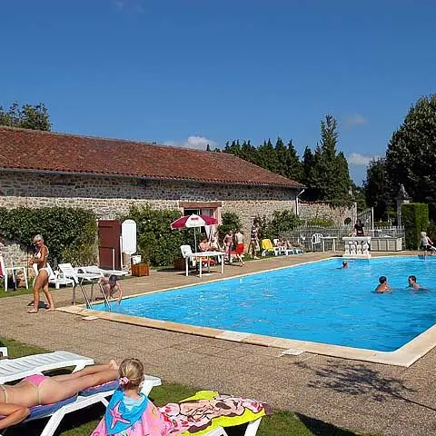 Castel Camping “Chateau de Leychoisier”_1