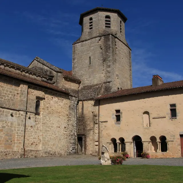 Eglise Saint-Eutrope aux Salles Lavauguyon_1
