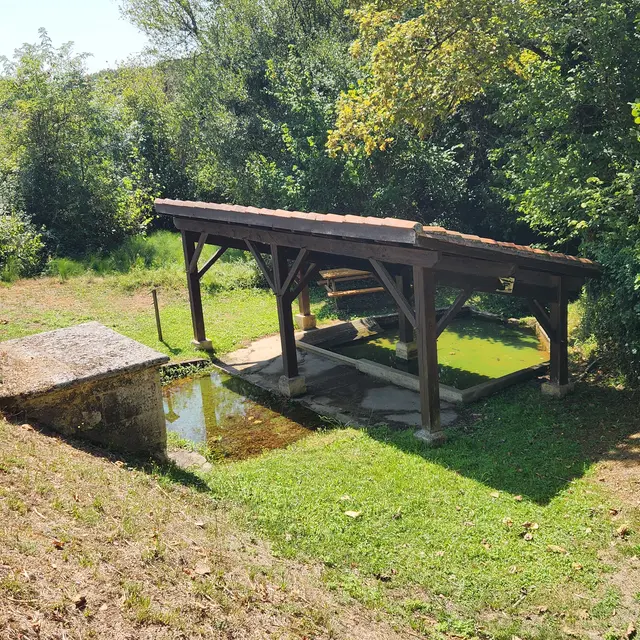 aire-pique-nique-bourg-les-leches-lavoir-tourisme-isle-perigord