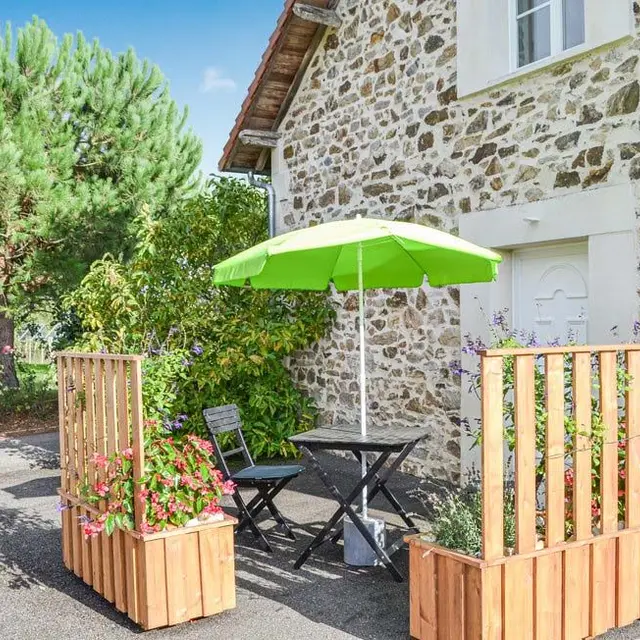 terrasse gite des rosiers puyregonde dordogne