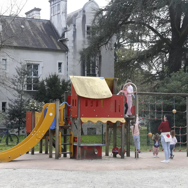 Aire de jeux Lawrance 01 - Pau Pyrénées Tourisme - PL
