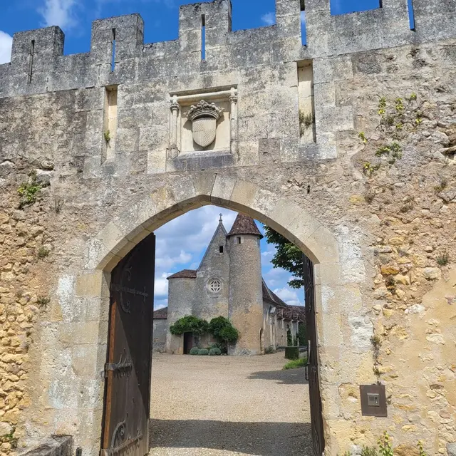 Chateau de Montréal- Préigord Dordogne