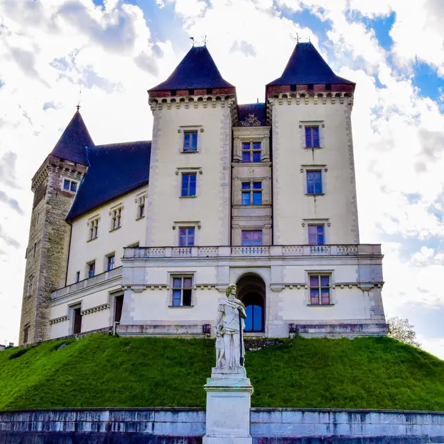 Musée National du Château de Pau - Pau  - Vue depuis statue Phoebus