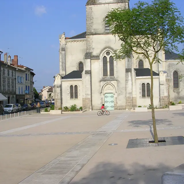 Eglise Ste Croix-nouvelle place de l'église